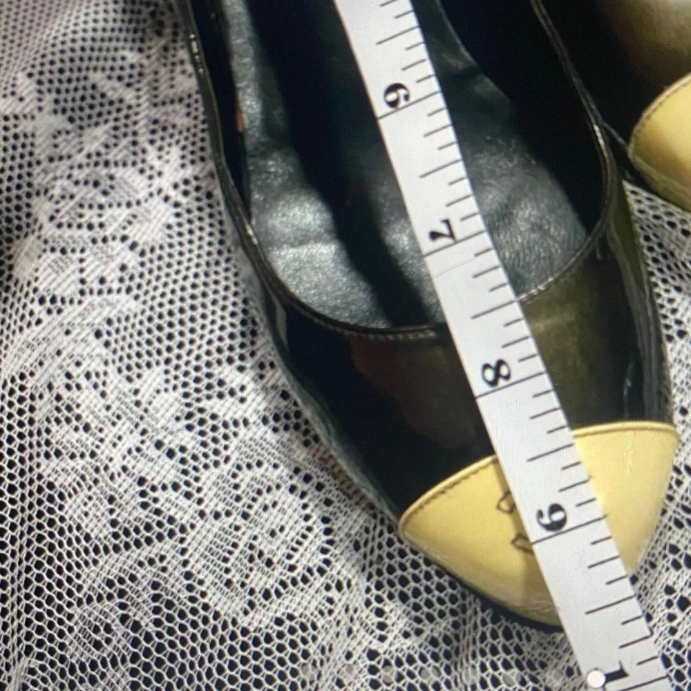 CHANEL Two-Tone Black and Cream Heels - Picture 4 of 4